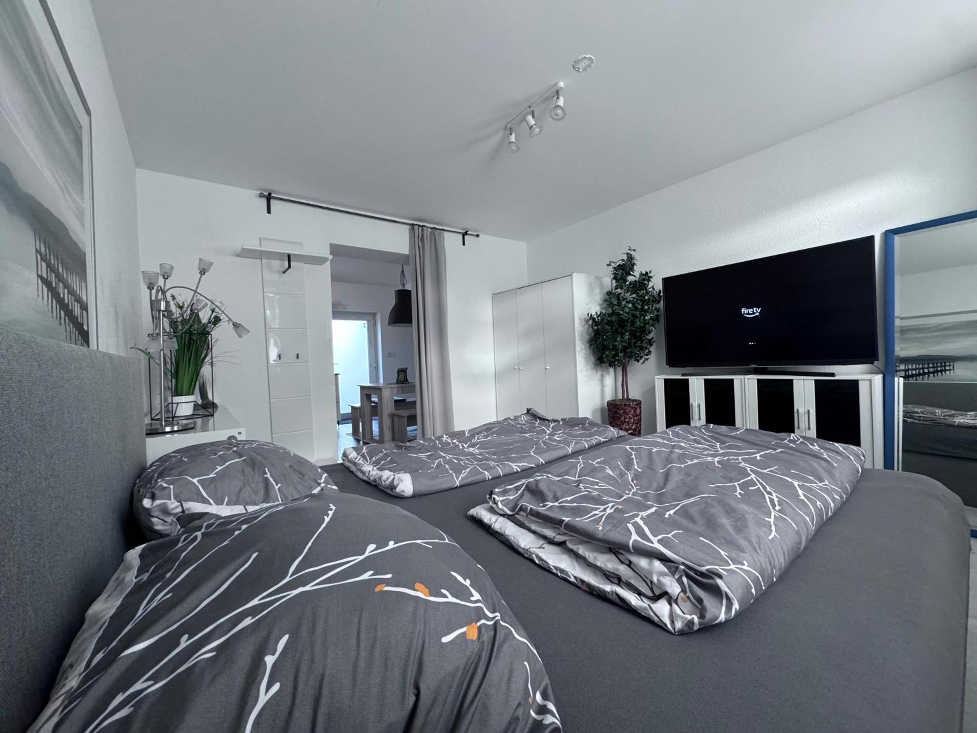 Barrierefrei - 24std-check-in Kontaktlos - Kingsize Bed - W-lan - Parkplatz W 3 * Bueckeburg
